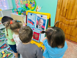 Занятия по рисованию "Флаг России" Занятия по рисованию "Флаг России".
