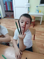 Игра с карандашами Игра с карандашами.